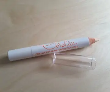 Crayon éclat ivoire, Chella