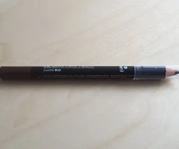 Crayon yeux terre brûlée, Avril