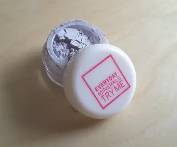 Pearl eyes, Everyday minerals