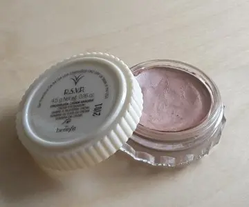 Fard à paupières, Benefit