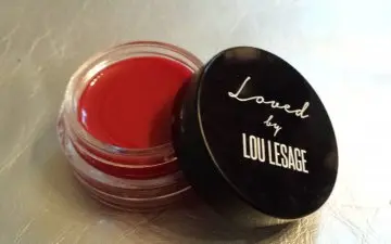 Rouge à lèvres crème, Loved by