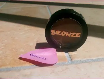 Poudre bronzante, ModelCo