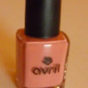 vernis Nude, Avril