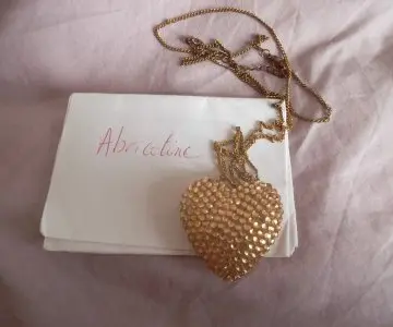 Collier, Inconnue