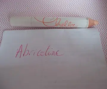 Crayon éclat ivoire, Chella