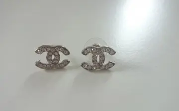 Boucle d'oreille CC, Inconnue