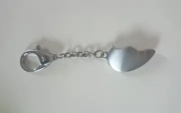 Porte clé coeur, Inconnue