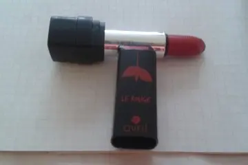 Rouge à lèvres, Avril