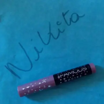 Crayon fard a paupières, Nocibé
