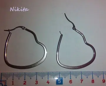 Boucle d'oreille coeur, Inconnue