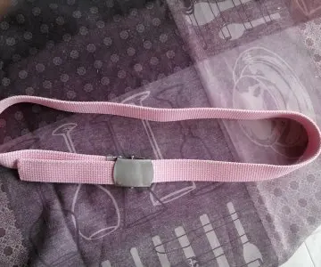 Ceinture rose, Inconnue