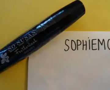 mascara black, Sosusan