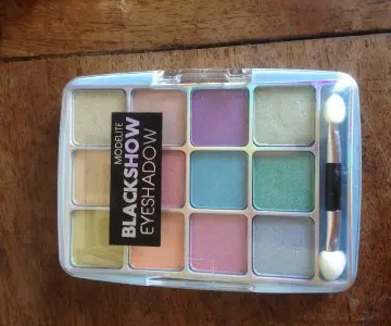 Palette ombres à paupières, Modélite