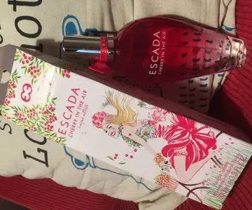 Parfum cherry in the air, Escada