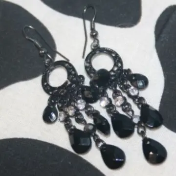 Boucles d'oreilles fantaisie, Inconnue