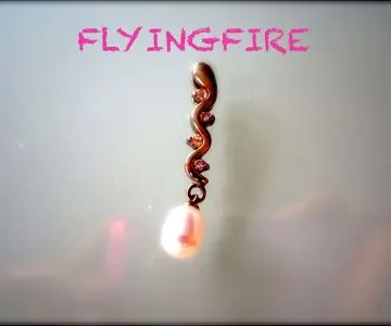 Pendentif 4 pierres / 1 perle, Inconnue
