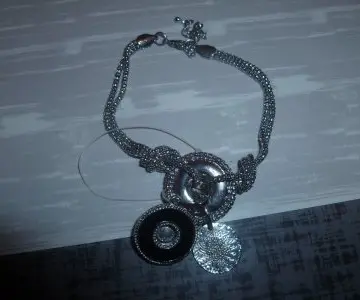 Bracelet argenté, Inconnue