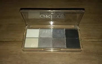 Palette 04 Greys, Essence