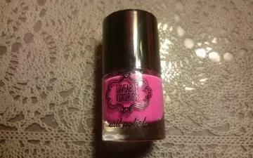 Vernis fushia, Lovea