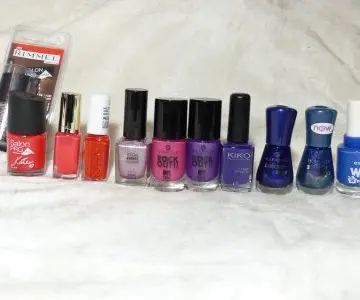 Lot 11 vernis neufs, Essence