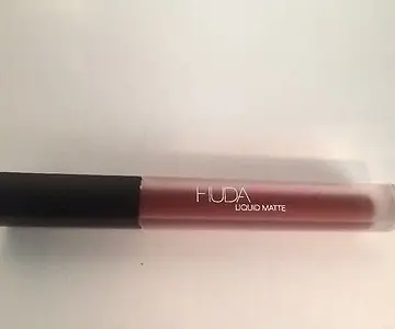 HUDA Ral matte, Huda Beauty