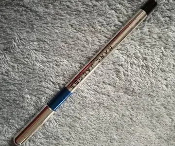 crayon bleu, Marc Jacobs