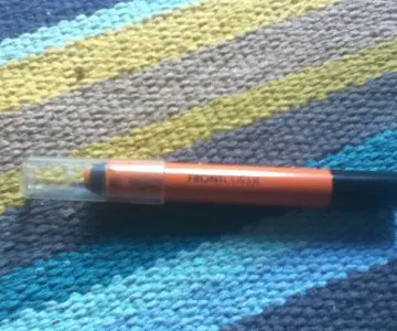 Crayon pour les yeux, Front Cover