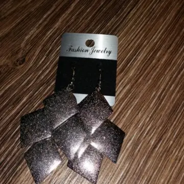 Jolie paire de boucles oreilles, Inconnue