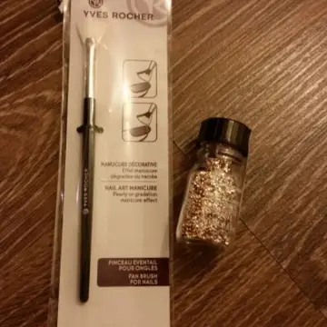 Lot pinceau et paillettes, Yves Rocher