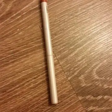 Crayon a levre, Elite