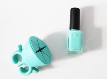 Support pour vernis, Inconnue