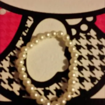 Bracelet perle, Inconnue