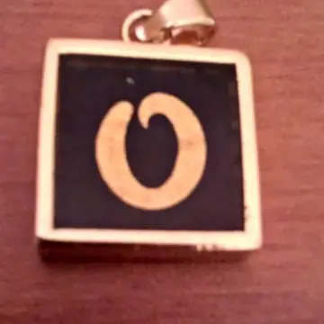 Pendentif noir & doré, Inconnue