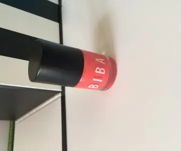 Vernis orangé, Biba