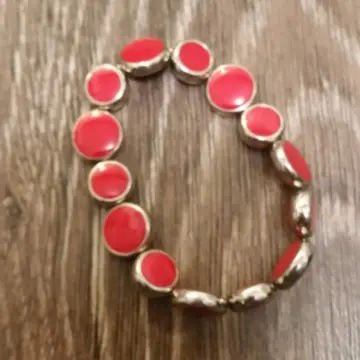 Braclette rouge, Inconnue