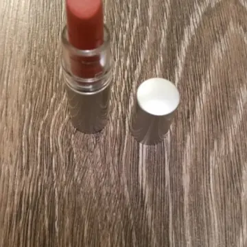 Rouge a levre, Inconnue