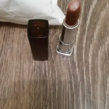Rouge à lèvres, Inconnue