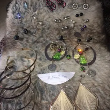 Bijoux boucles d'oreille, Inconnue