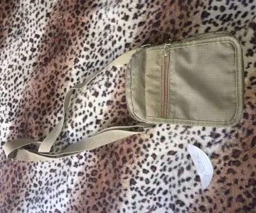 Sac bandoulière beige, Inconnue