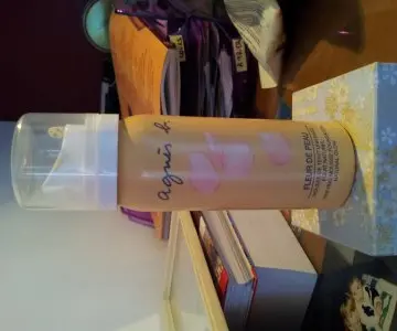 Mousse de teint, Agnès b.