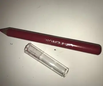 Crayon rose, Gloss