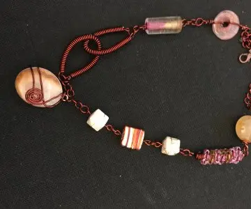 collier, Inconnue