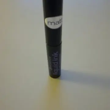 eyeliner neuf, Essence