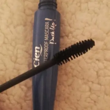 Mascara waterproof, Cien