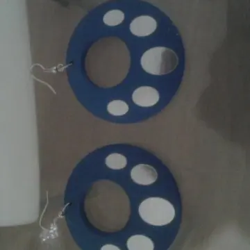 Boucles d'oreilles, Inconnue