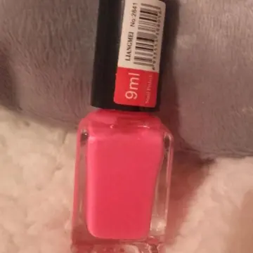Vernis rose fluo, Inconnue