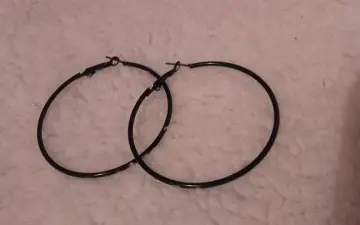 Boucles d'oreilles, Inconnue