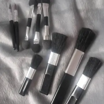 Pinceaux maquillage, Inconnue