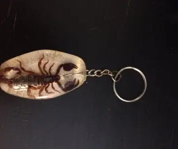 porte clé vrai scorpion, Artisanale