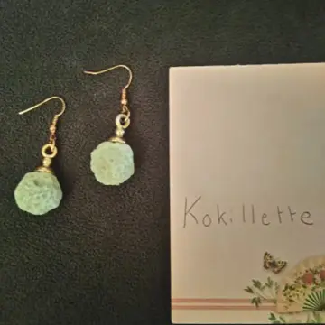 Boucles d'oreilles pendantes, Inconnue